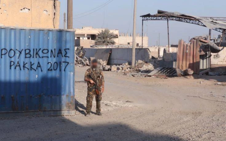 Μέλος του Ρουβίκωνα πολέμησε τον ISIS στη Συρία και επέστρεψε στην Ελλάδα: «Καλώς ήρθες από την Ράκα, σύντροφε»